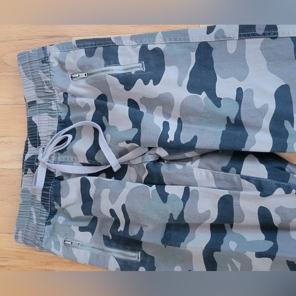 Camouflage jogger pants - Picture 2 of 2